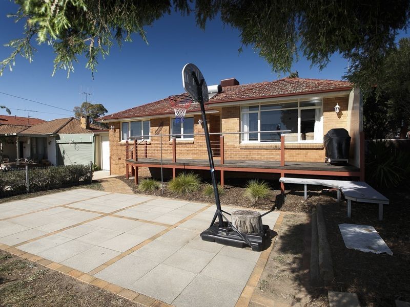 15 Greenbank Avenue, Queanbeyan NSW 2620