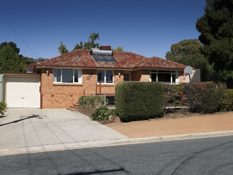 15 Greenbank Avenue, Queanbeyan NSW 2620
