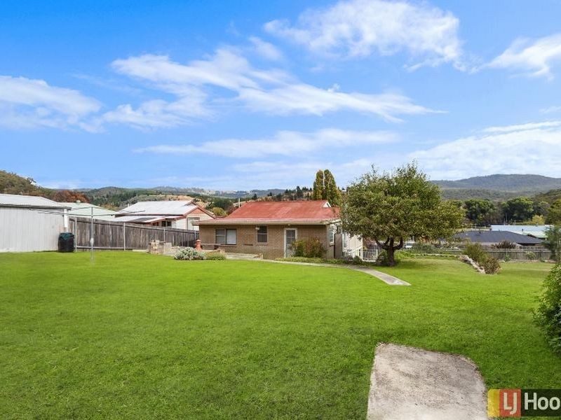 8 Willow Road, Captains Flat NSW 2623