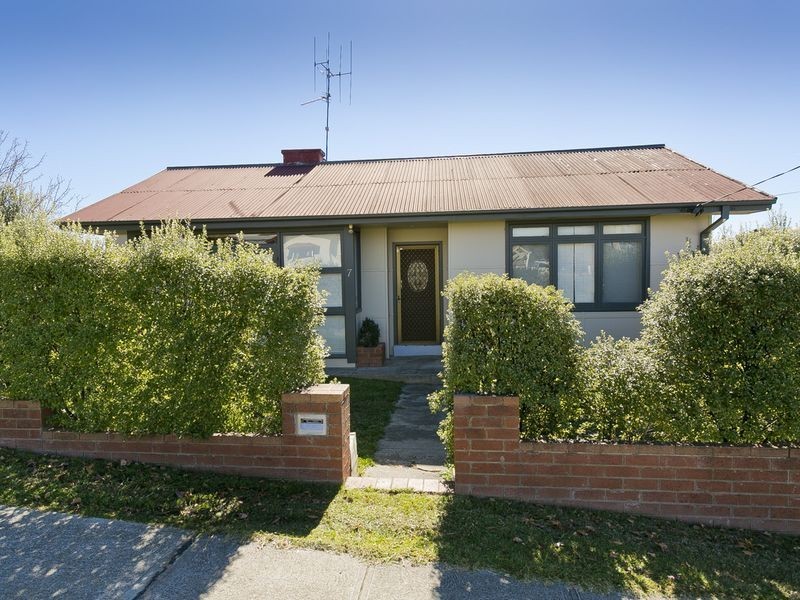 7 Fergus Road, Queanbeyan NSW 2620