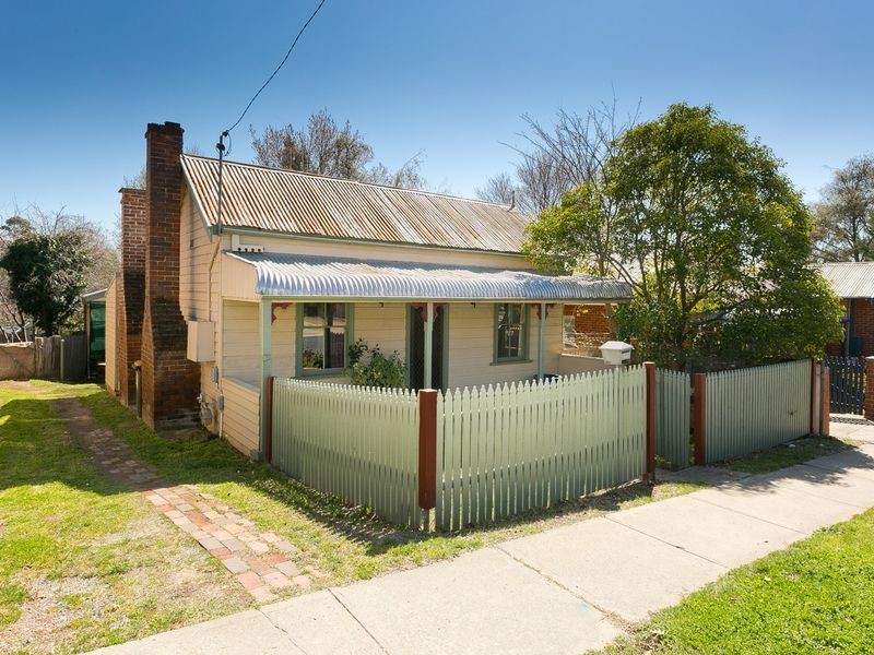 24 Isabella Street, Queanbeyan NSW 2620