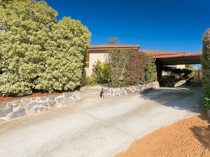 8 Namai Place, Queanbeyan NSW 2620
