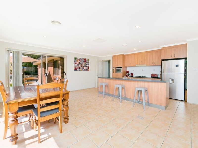 26 Unwin Avenue, Jerrabomberra NSW 2619