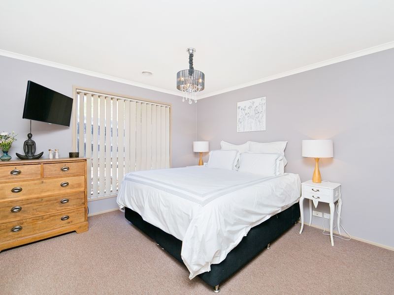26 Unwin Avenue, Jerrabomberra NSW 2619