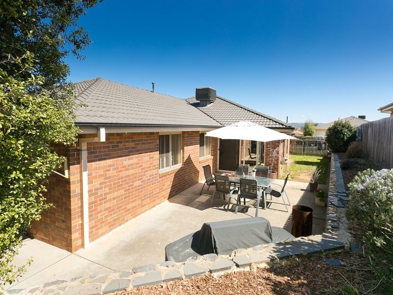 26 Unwin Avenue, Jerrabomberra NSW 2619