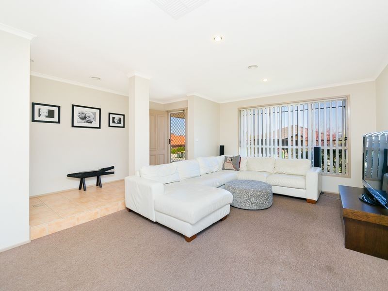 26 Unwin Avenue, Jerrabomberra NSW 2619