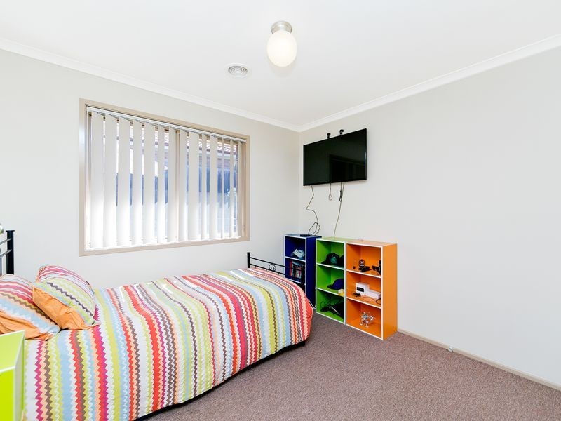 26 Unwin Avenue, Jerrabomberra NSW 2619