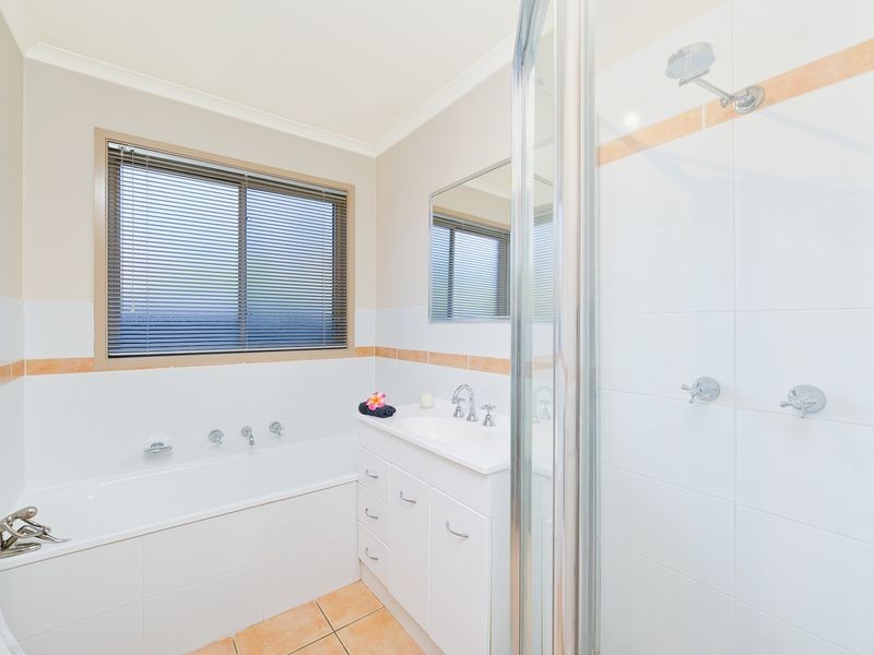 26 Unwin Avenue, Jerrabomberra NSW 2619