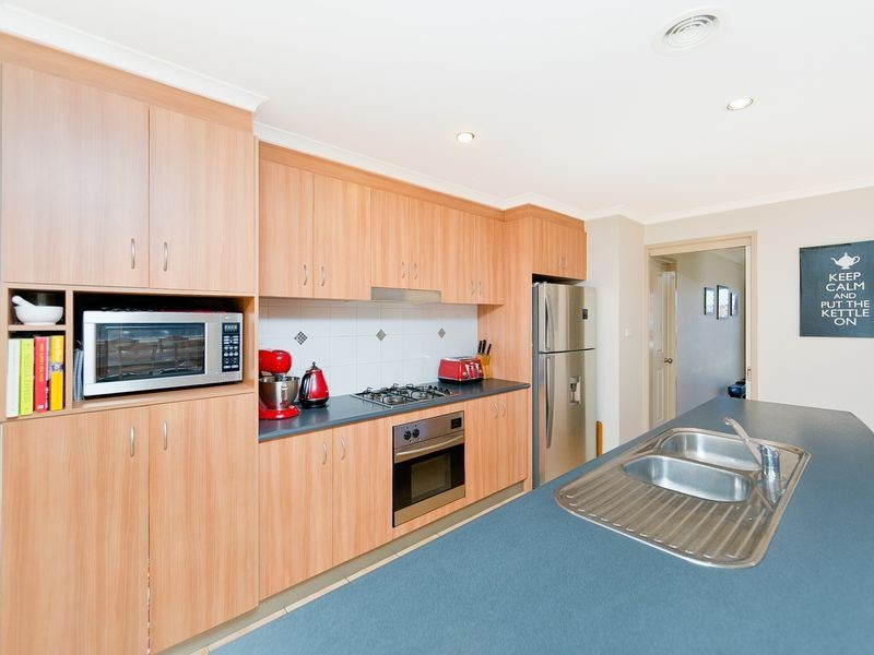 26 Unwin Avenue, Jerrabomberra NSW 2619