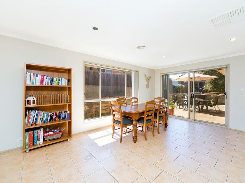 26 Unwin Avenue, Jerrabomberra NSW 2619