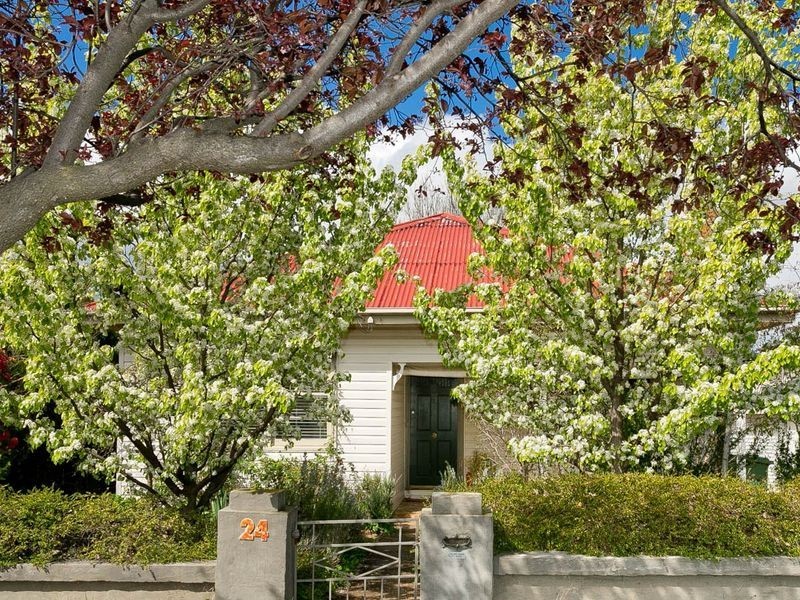 24 McIntosh Street, Queanbeyan NSW 2620