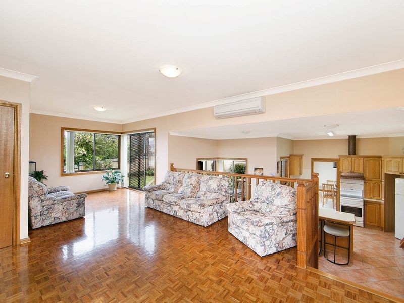 86 Crest Park Parade, Queanbeyan NSW 2620