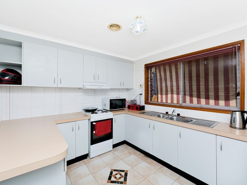 2/24 Delmar Crescent, Queanbeyan NSW 2620