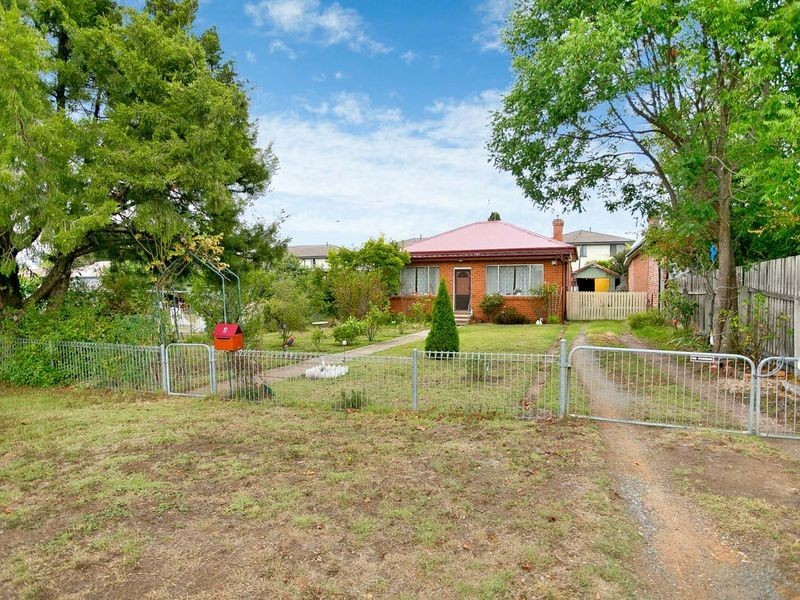 2 Garland Avenue, Queanbeyan NSW 2620