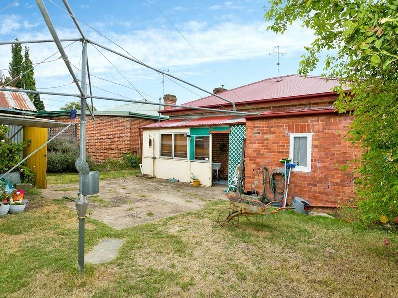 2 Garland Avenue, Queanbeyan NSW 2620