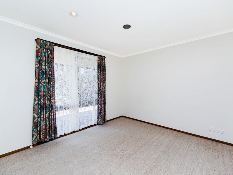 16 Hayley Crescent, Queanbeyan NSW 2620
