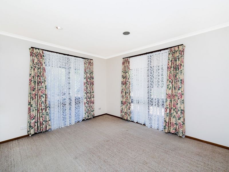 16 Hayley Crescent, Queanbeyan NSW 2620