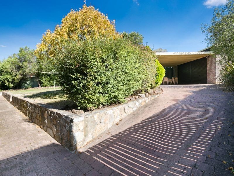 16 Hayley Crescent, Queanbeyan NSW 2620