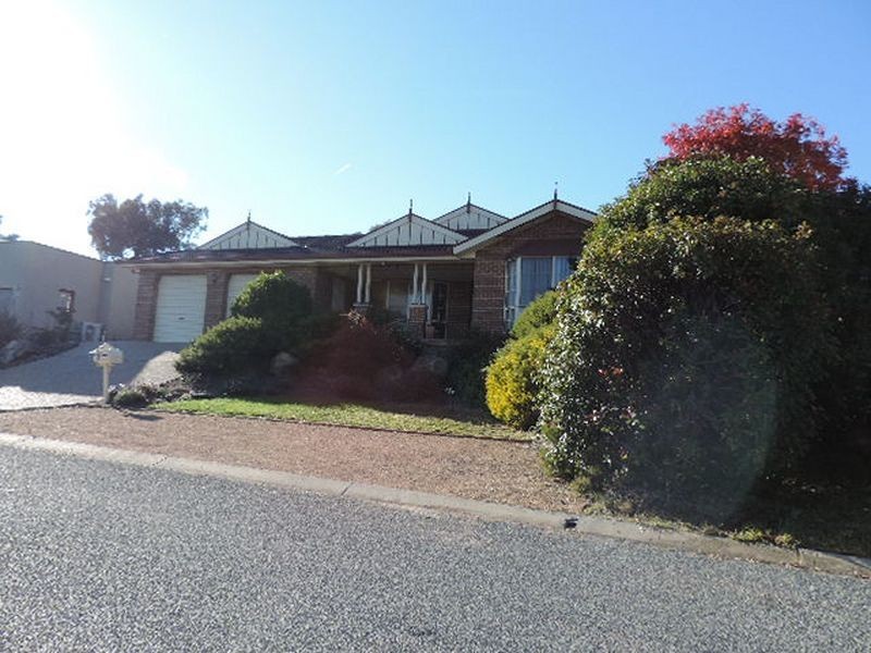 10 Nugent Close, Jerrabomberra NSW 2619
