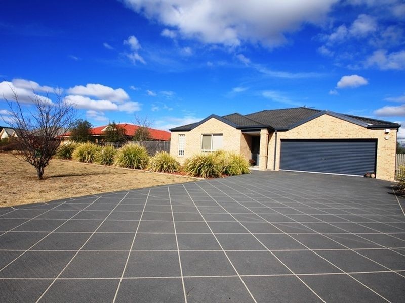 2 Falconer Place, Bungendore NSW 2621