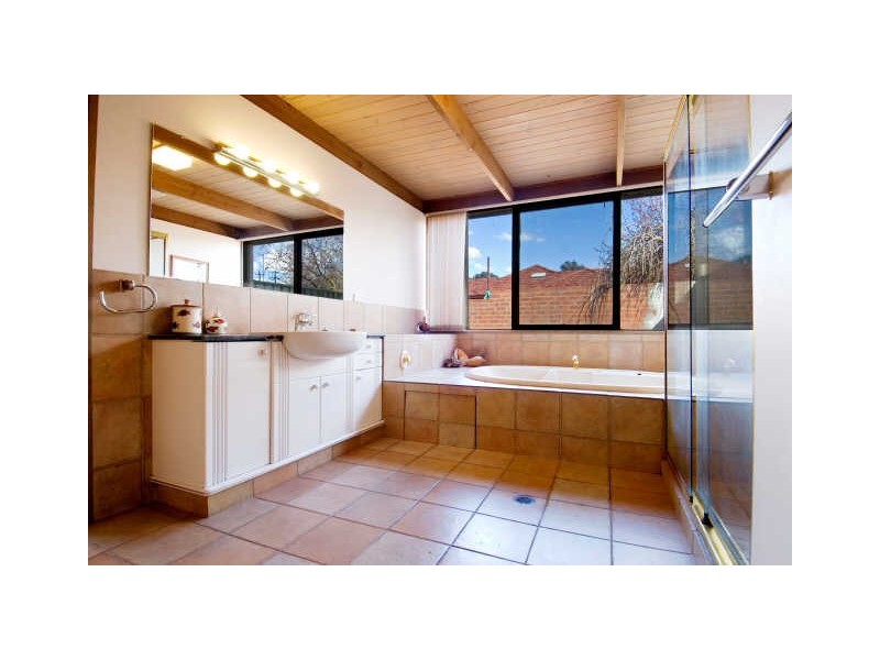 13 Munro Road, Queanbeyan NSW 2620