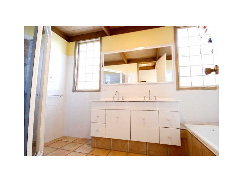 13 Munro Road, Queanbeyan NSW 2620