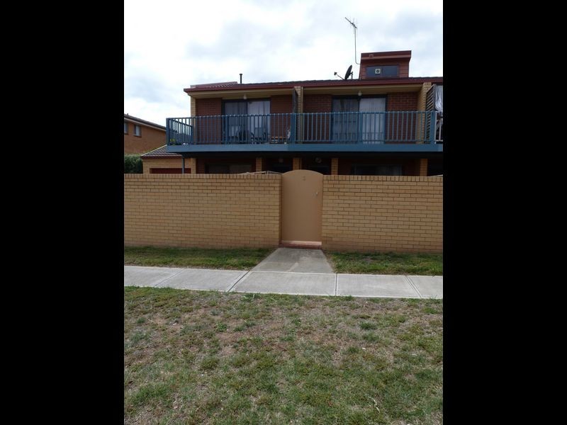 2/111 Uriarra Road, Queanbeyan NSW 2620