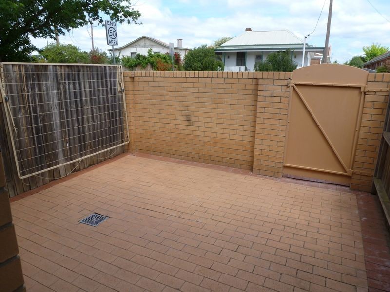 2/111 Uriarra Road, Queanbeyan NSW 2620