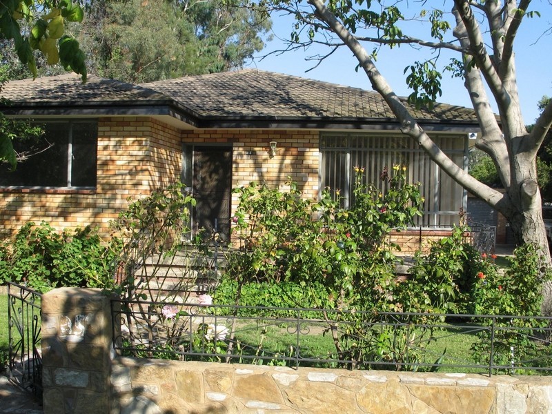 35 Booth Street, Queanbeyan NSW 2620