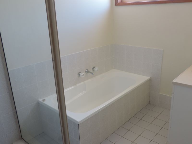 1/3 Parr Place, Queanbeyan NSW 2620