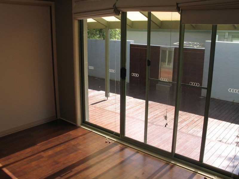 13/4 Redwood Avenue, Jerrabomberra NSW 2619