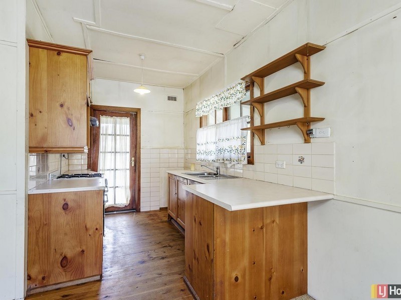 77 Foxlow Street, Captains Flat NSW 2623