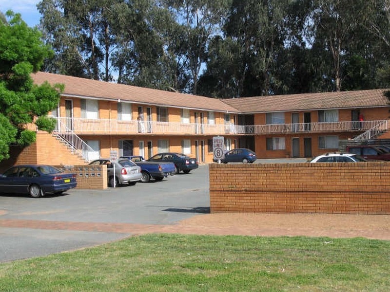 9/10 McQuoid Street, Queanbeyan NSW 2620