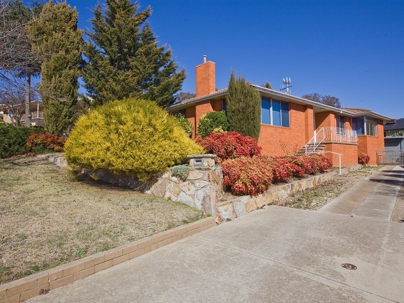 9 Bendora Avenue, Queanbeyan NSW 2620