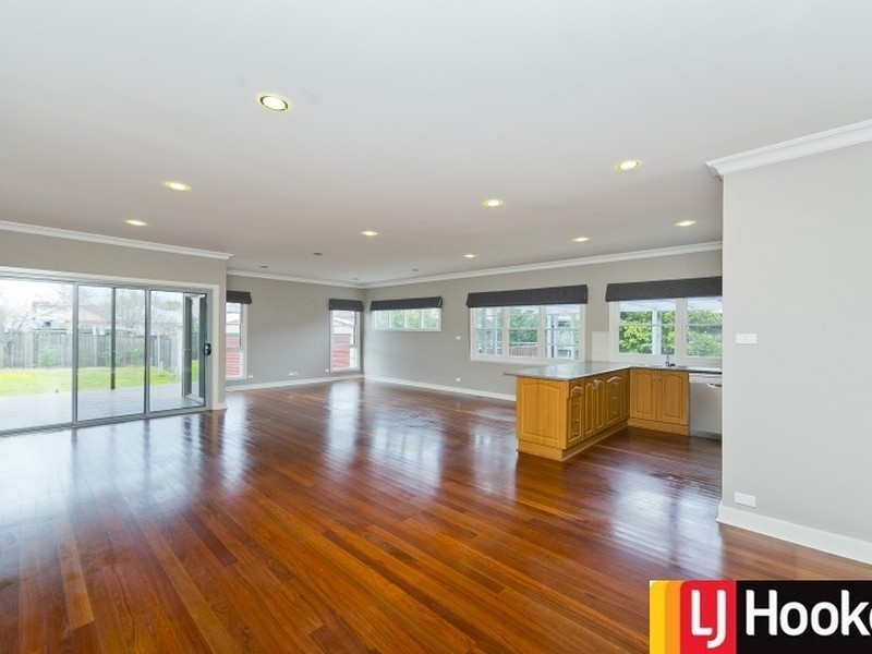 12 White Avenue, Queanbeyan NSW 2620