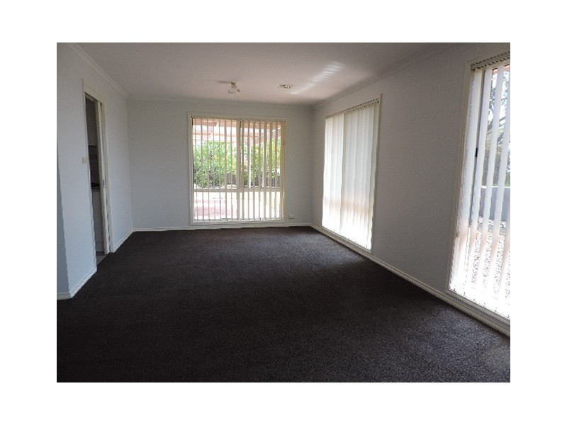 6 Wyena Court, Jerrabomberra NSW 2619