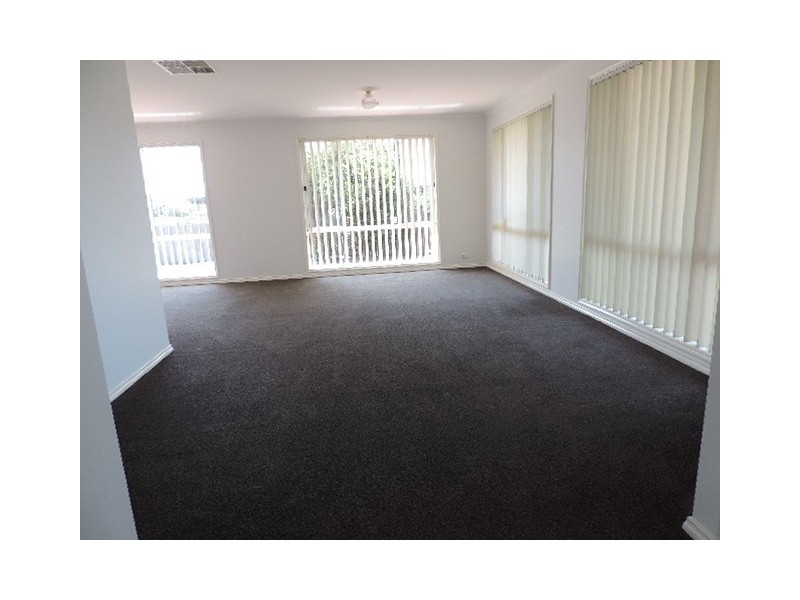 6 Wyena Court, Jerrabomberra NSW 2619