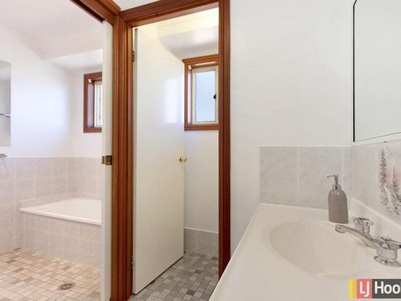 32 Glennie Place, Queanbeyan NSW 2620