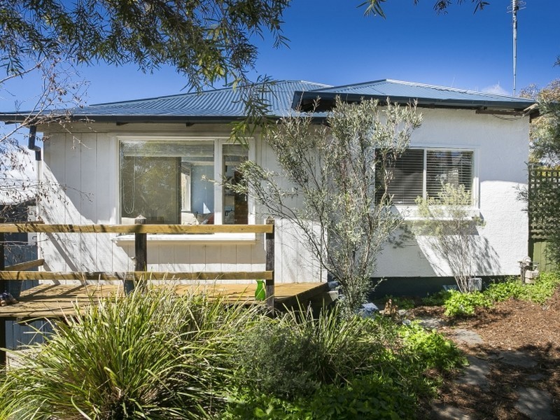 4 Railway Avenue, Queanbeyan NSW 2620