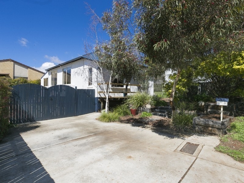 4 Railway Avenue, Queanbeyan NSW 2620