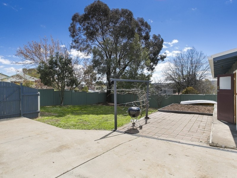 4 Railway Avenue, Queanbeyan NSW 2620