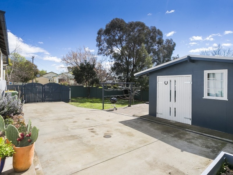 4 Railway Avenue, Queanbeyan NSW 2620