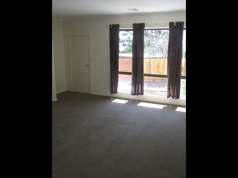 1/102 GILMORE ROAD, Queanbeyan NSW 2620