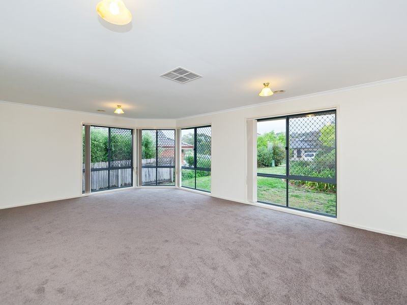 5 Magnolia Close, Jerrabomberra NSW 2619