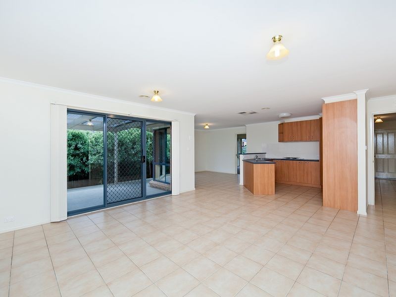 5 Magnolia Close, Jerrabomberra NSW 2619