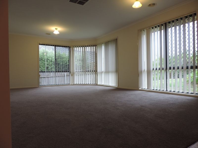 5 Magnolia Close, Jerrabomberra NSW 2619