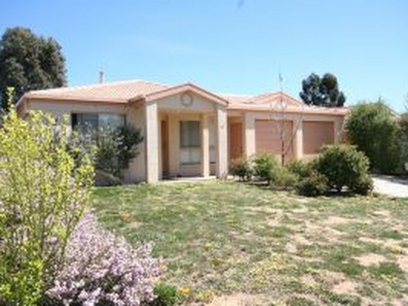 27 Thomas Royal Gardens, Queanbeyan NSW 2620