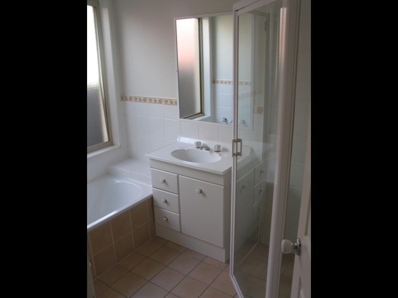 27 Thomas Royal Gardens, Queanbeyan NSW 2620