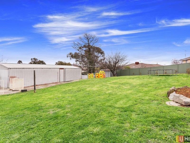27 Elizabeth Crescent, Queanbeyan NSW 2620
