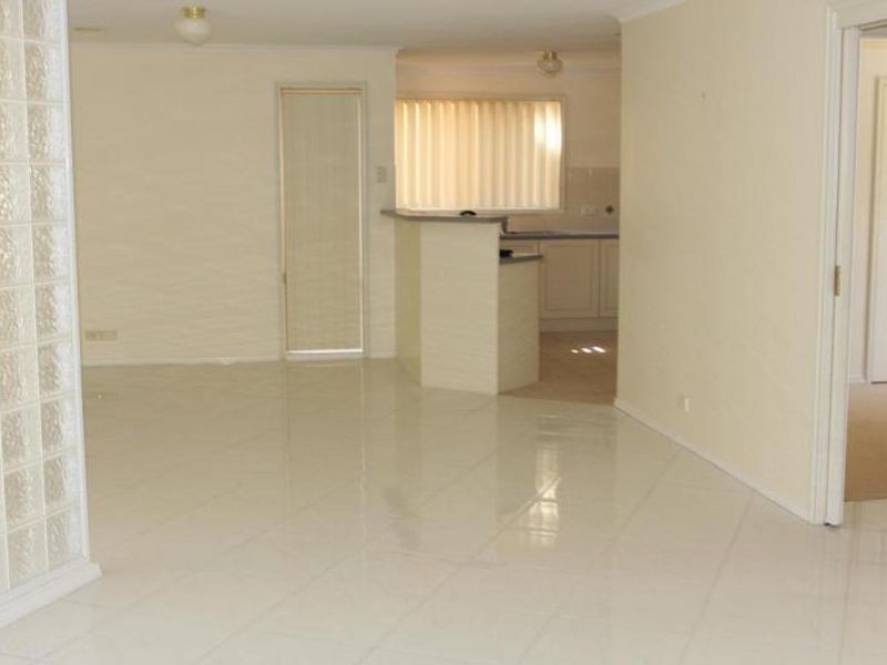 10 English Grove, Jerrabomberra NSW 2619